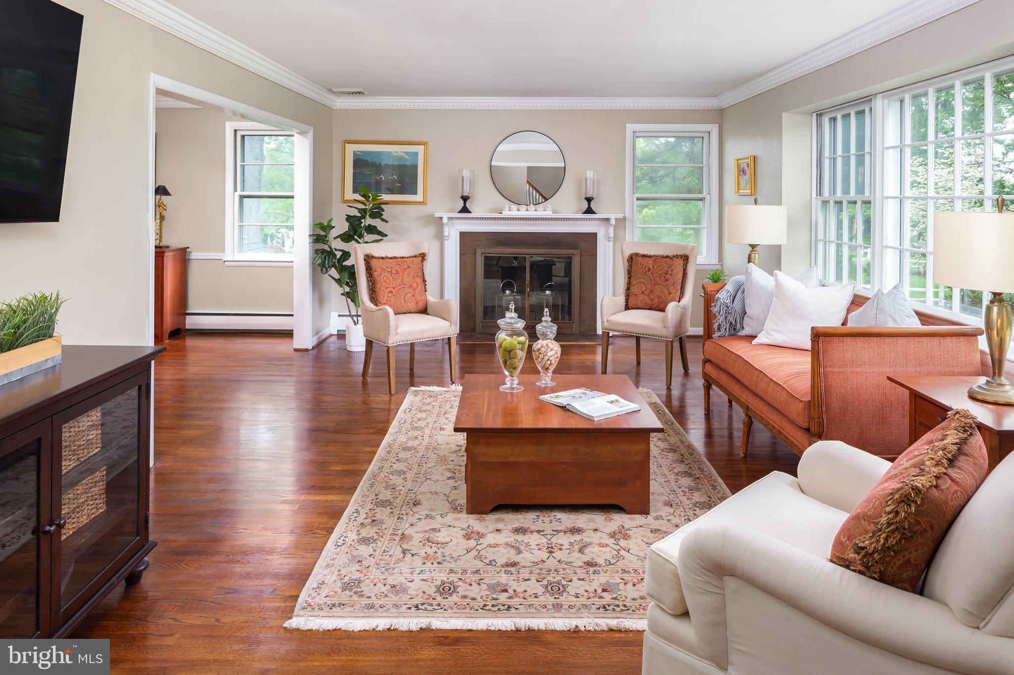605 Golf Club Road Newtown Square, PA 19073 - Photo 9 of 45 Living Room