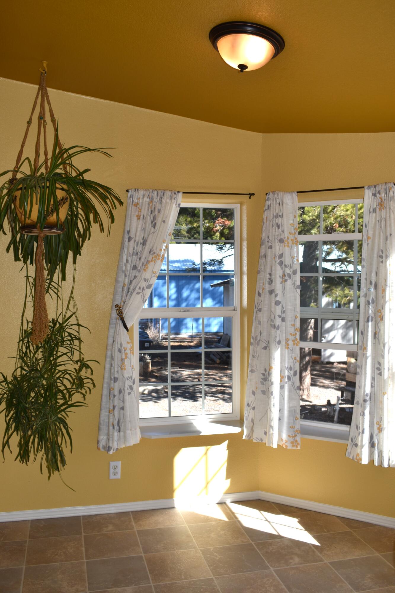 15985 Dawn Road La Pine, OR 97739 - Photo 26 of 63 nook area in kitchen