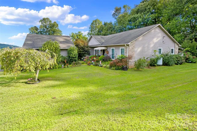 a view of a house with a yard