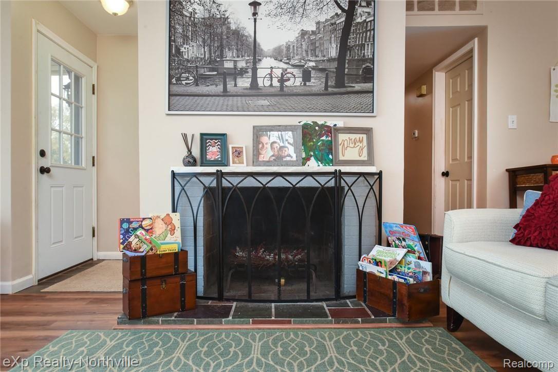 28471 Thorny Brae Road Farmington, MI 48331 - Photo 8 of 27 DSC_7516-Edit.jpg