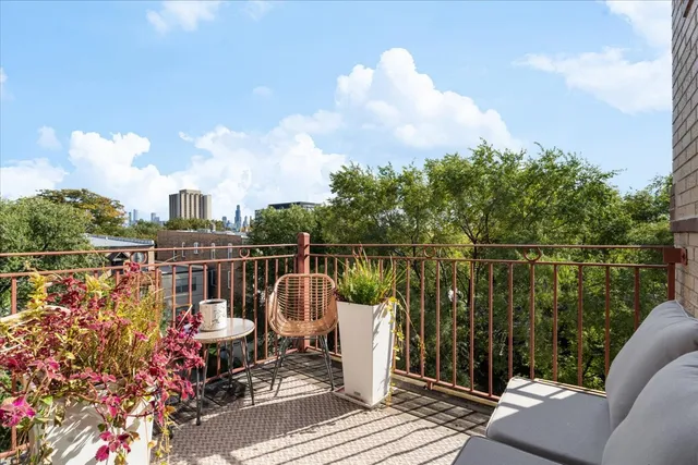$650,000 | 1257 North Campbell Avenue, Unit 4, Chicago, IL 60622