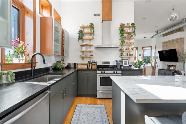 $650,000 | 1257 North Campbell Avenue, Unit 4, Chicago, IL 60622