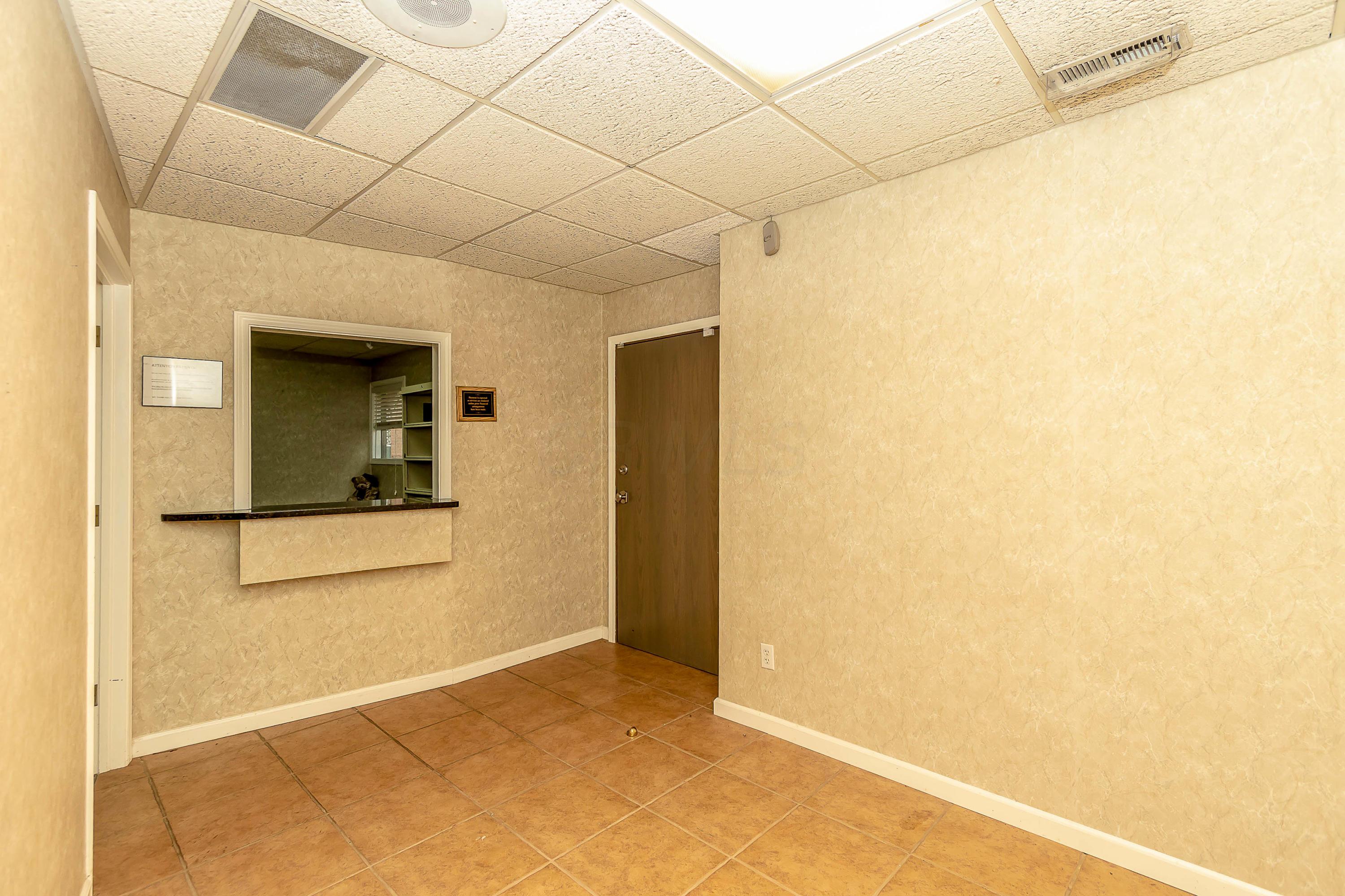 7215 Sawmill Road, Unit 210 Dublin, OH 43016 - Photo 9 of 31 Waiting area