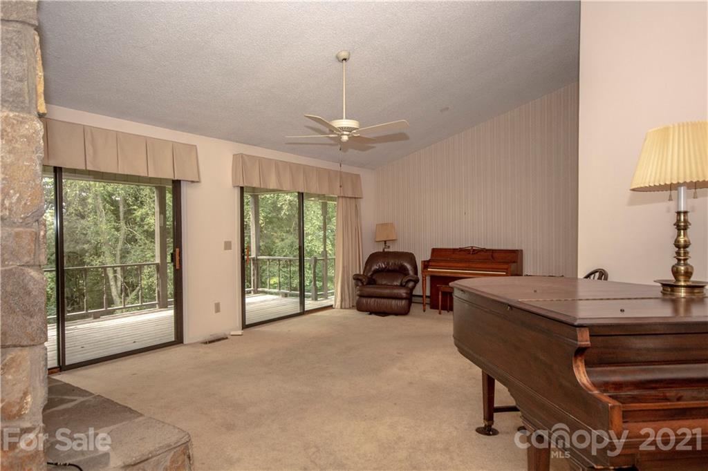 449 Oak Ridge Drive Clyde, NC 28721 - Photo 8 of 18 a livingroom with workspace and a window