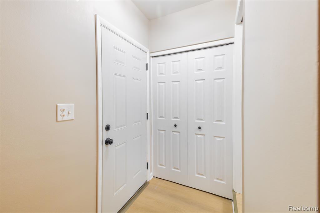36966 Greenbush Road Wayne, MI 48184 - Photo 4 of 33 Gallery Image 4