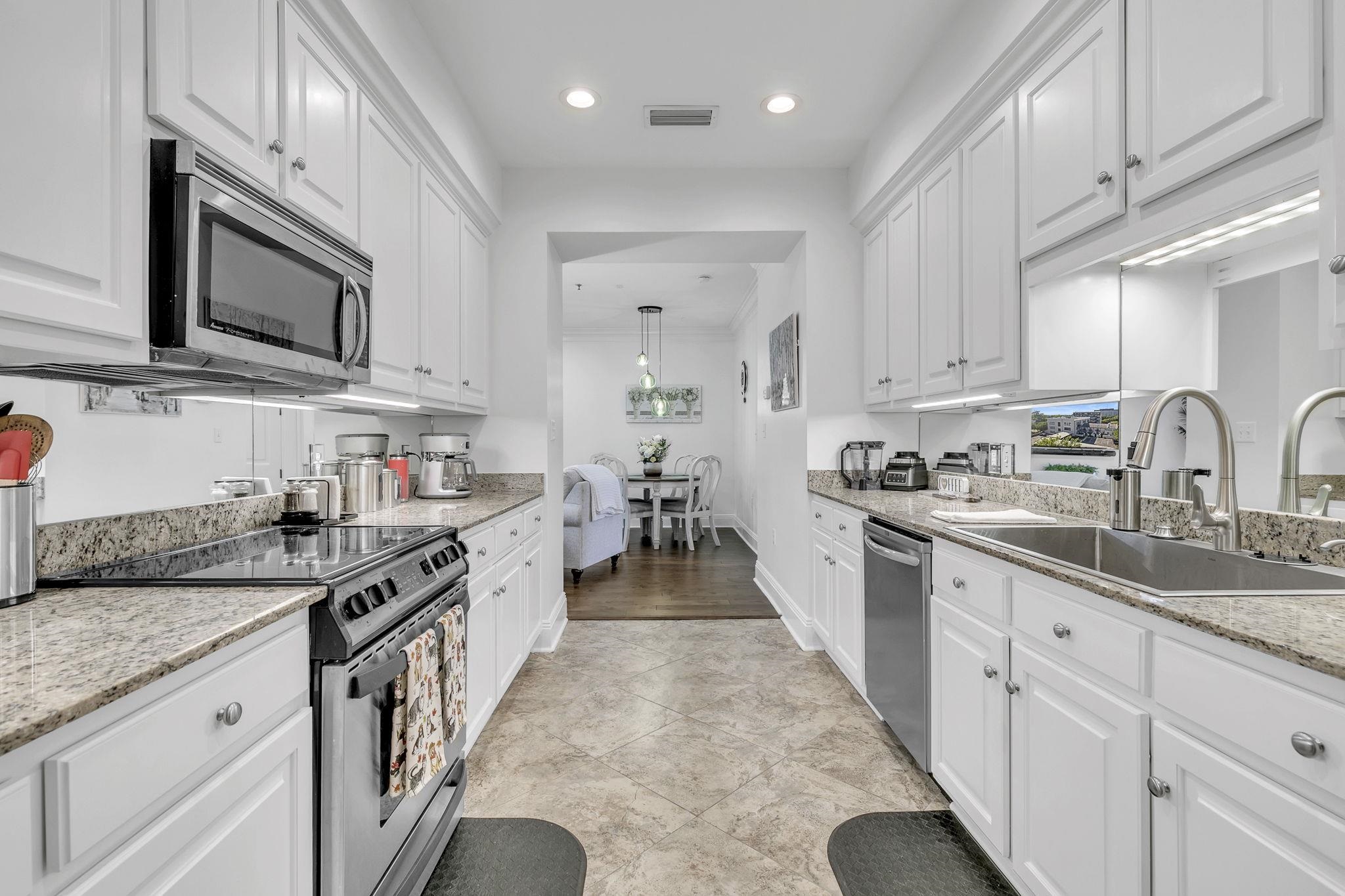 753 St Francis Street, Unit TH1004 Mobile, AL 36602 - Photo 25 of 56 Kitchen