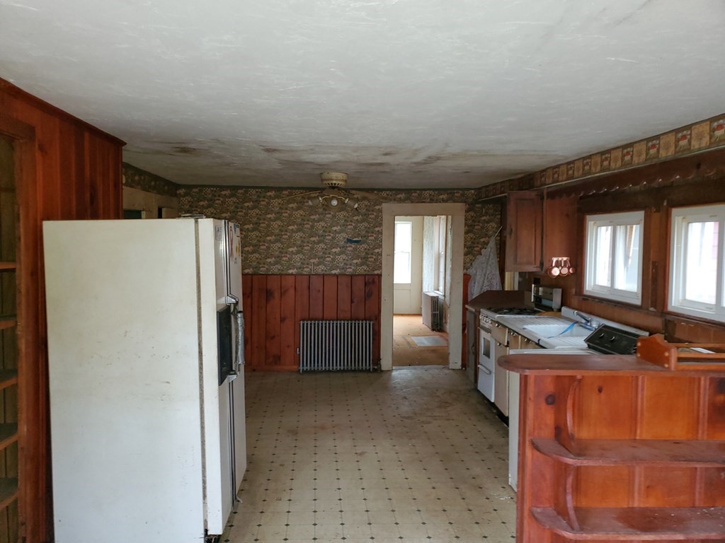 57 Main Street Wales, MA 01081 - Photo 11 of 26