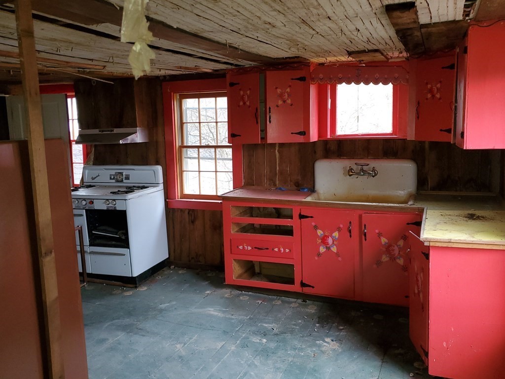 57 Main Street Wales, MA 01081 - Photo 13 of 26