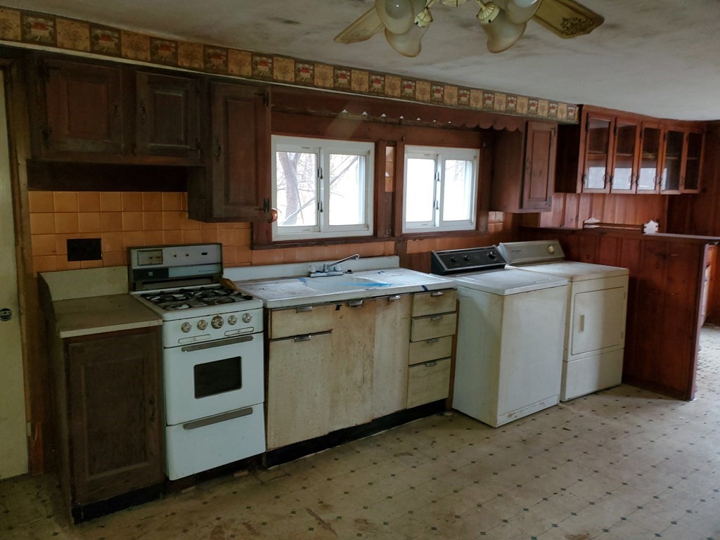 57 Main Street Wales, MA 01081 - Photo 2 of 26