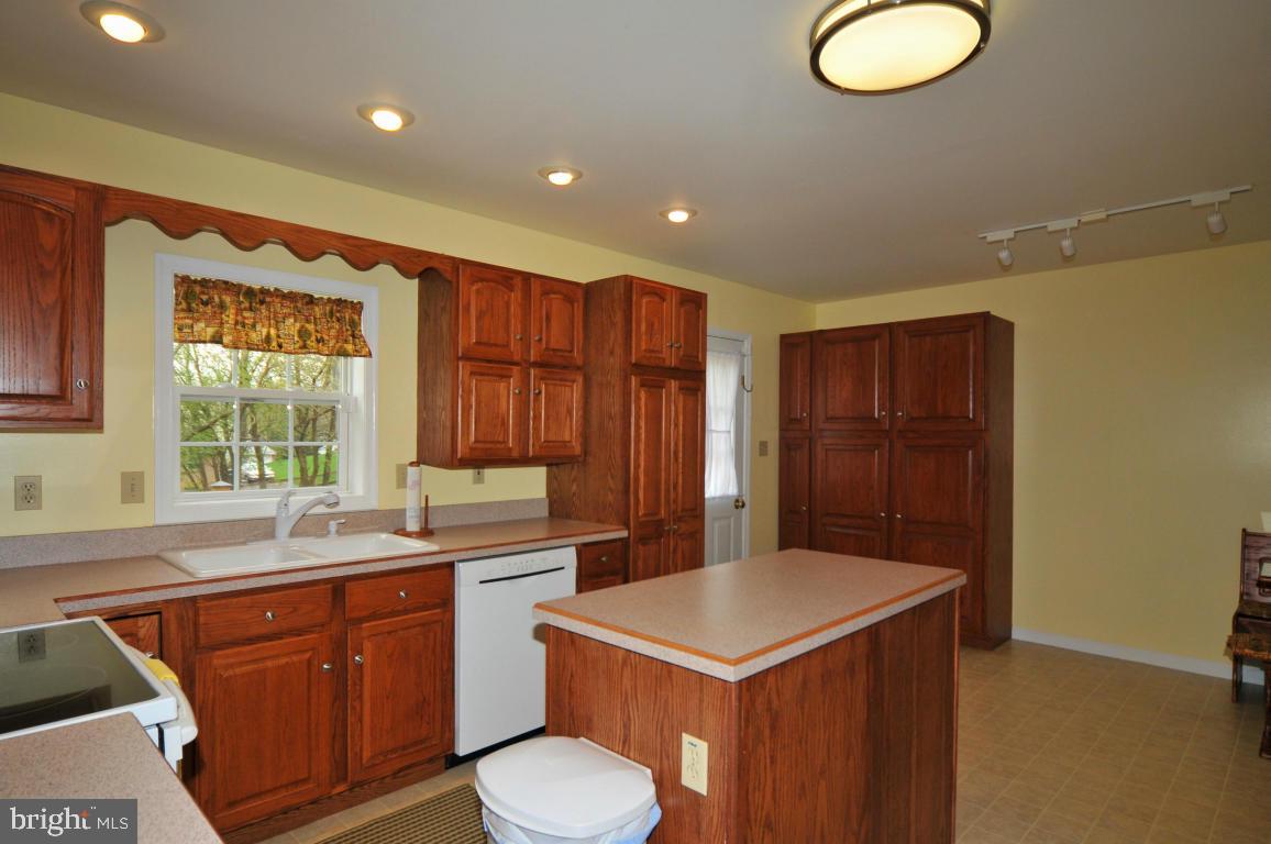 219 Browning Road Lancaster, PA 17602 - Photo 3 of 14 Gallery Image 3