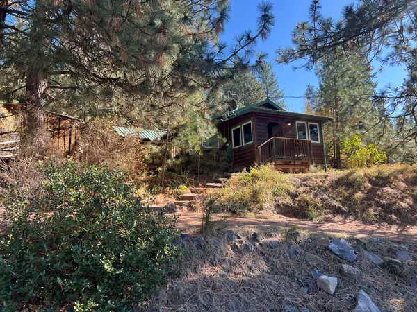 $225,000 | 109 South 3rd Avenue, Unit 1, Chiloquin, OR 97624