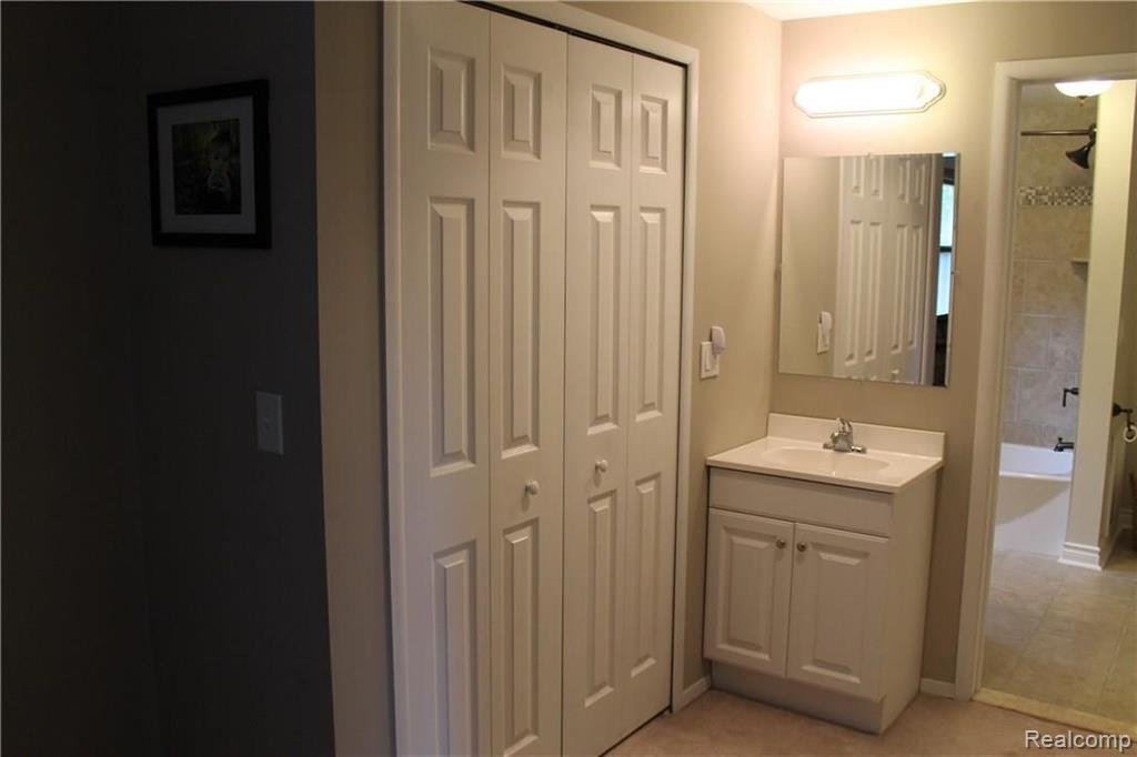 717 Kentucky Drive Rochester Hills, MI 48307 - Photo 33 of 49