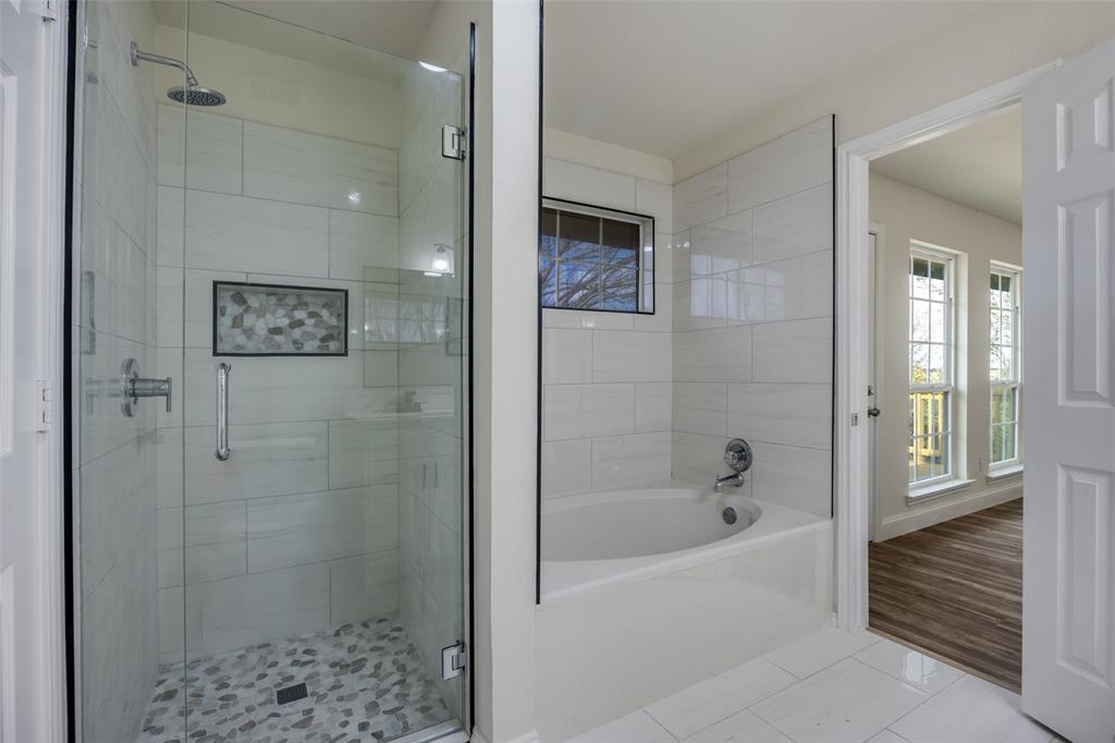 471 Meadowview Circle Van Alstyne, TX 75495 - Photo 18 of 39 a bathroom with a bathtub and shower