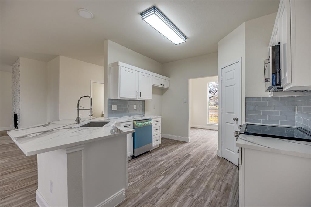 471 Meadowview Circle Van Alstyne, TX 75495 - Photo 7 of 39 a kitchen with a sink cabinets and wooden floor