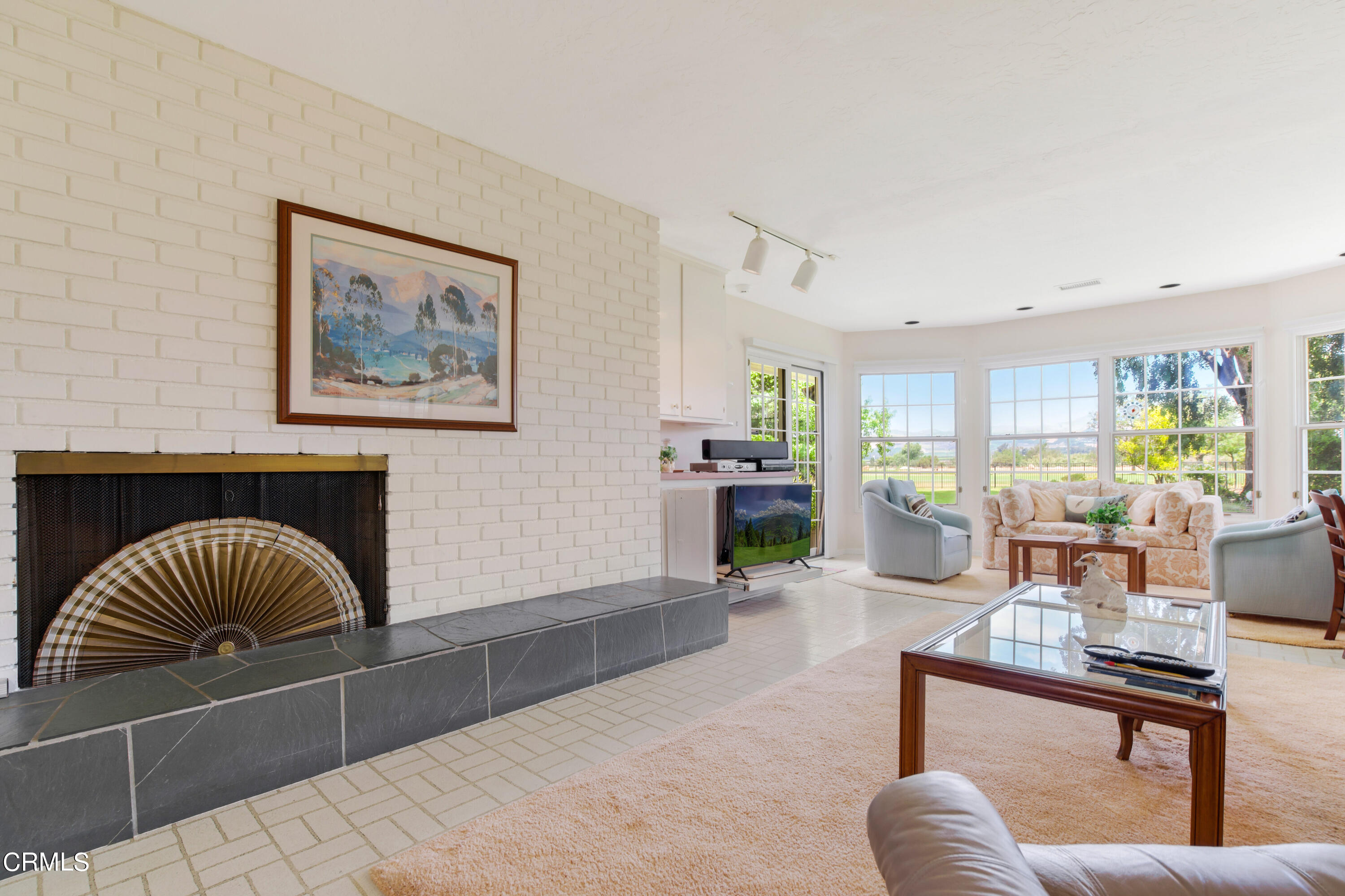 1387 Fairway Drive Camarillo, CA 93010 - Photo 14 of 51 a living room with furniture
