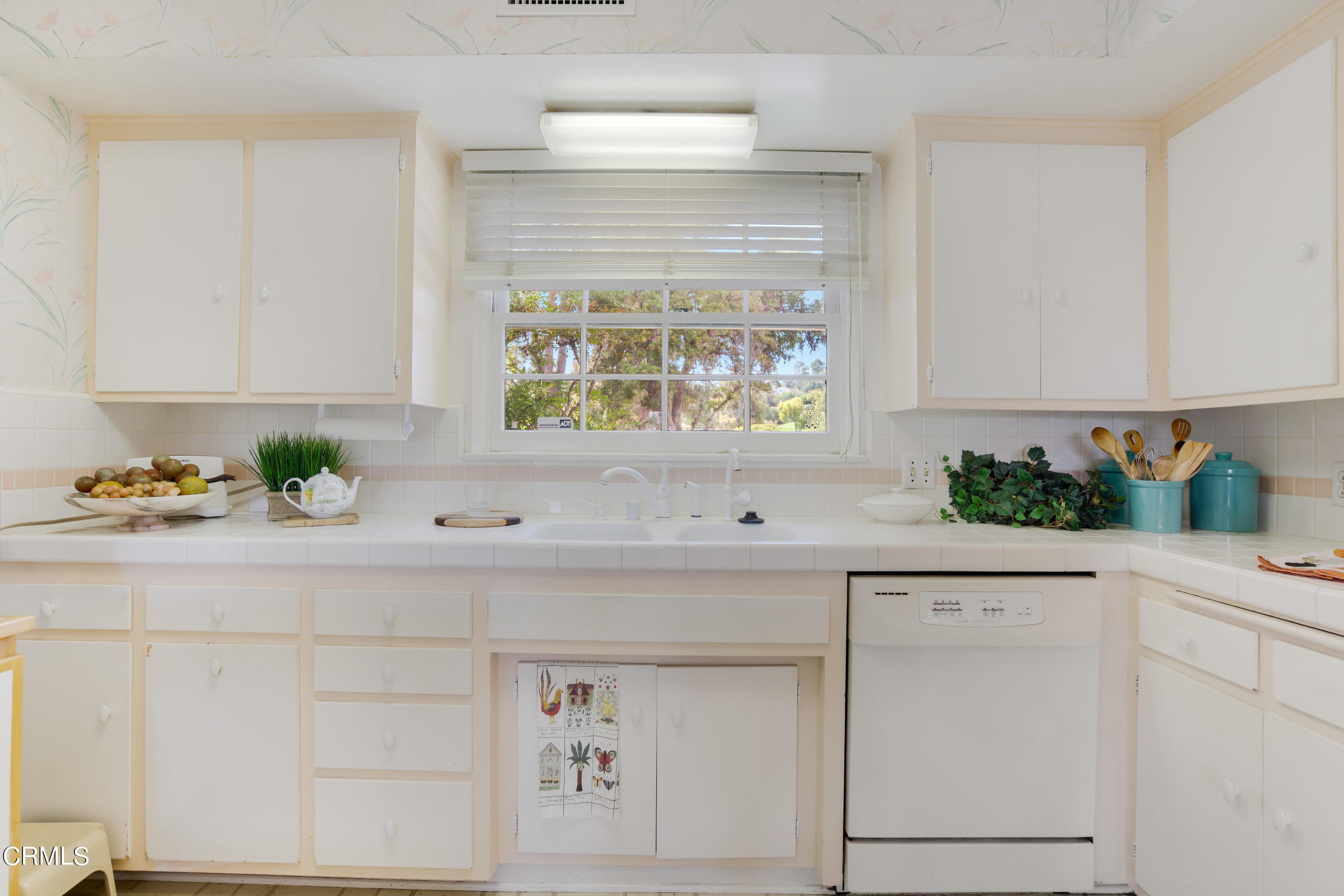 1387 Fairway Drive Camarillo, CA 93010 - Photo 21 of 51 a white cabinets and window