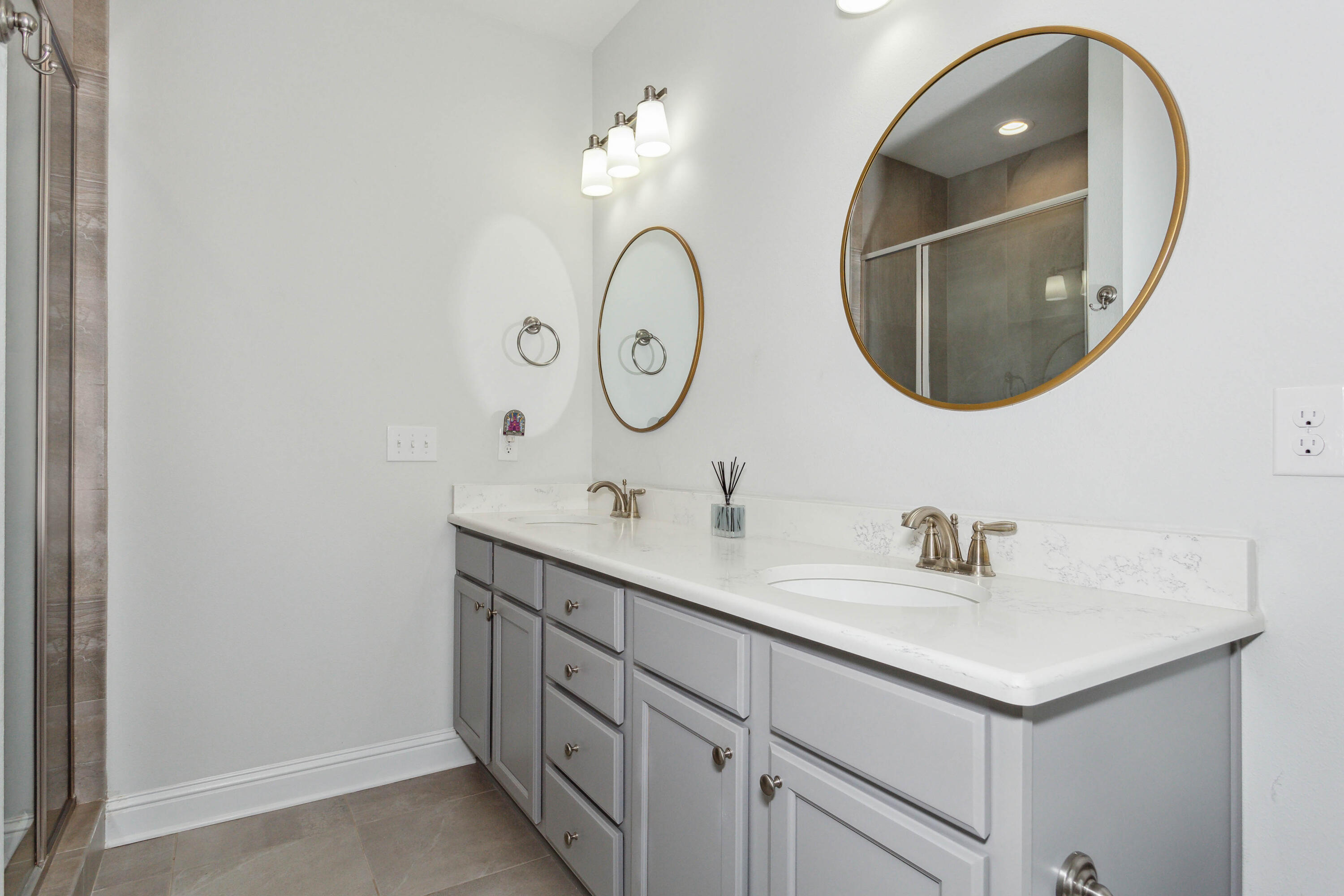 159 Laurel Oaks Drive Freeport, FL 32439 - Photo 21 of 34 a bathroom with a sink and a mirror