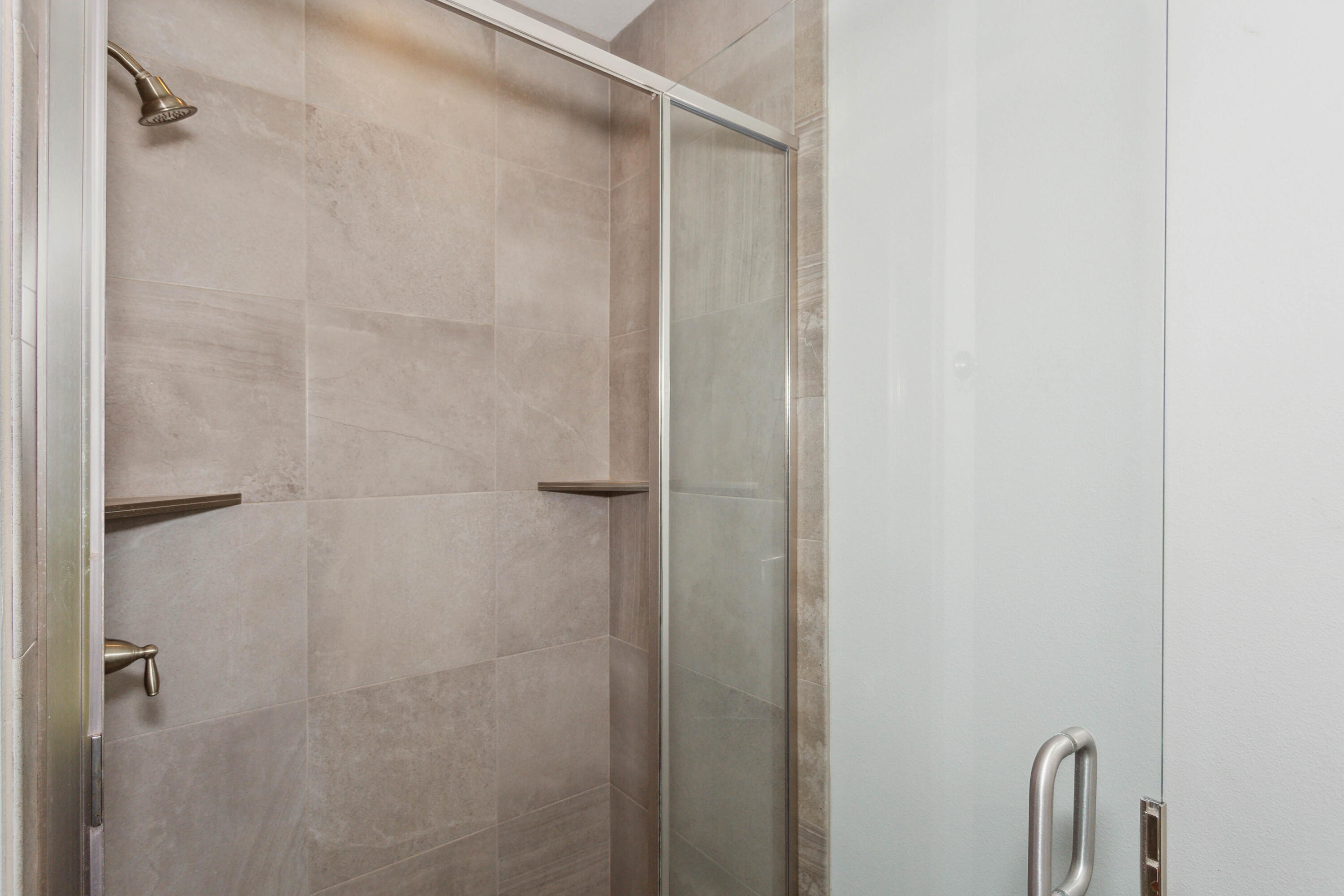 159 Laurel Oaks Drive Freeport, FL 32439 - Photo 22 of 34 a bathroom with a shower