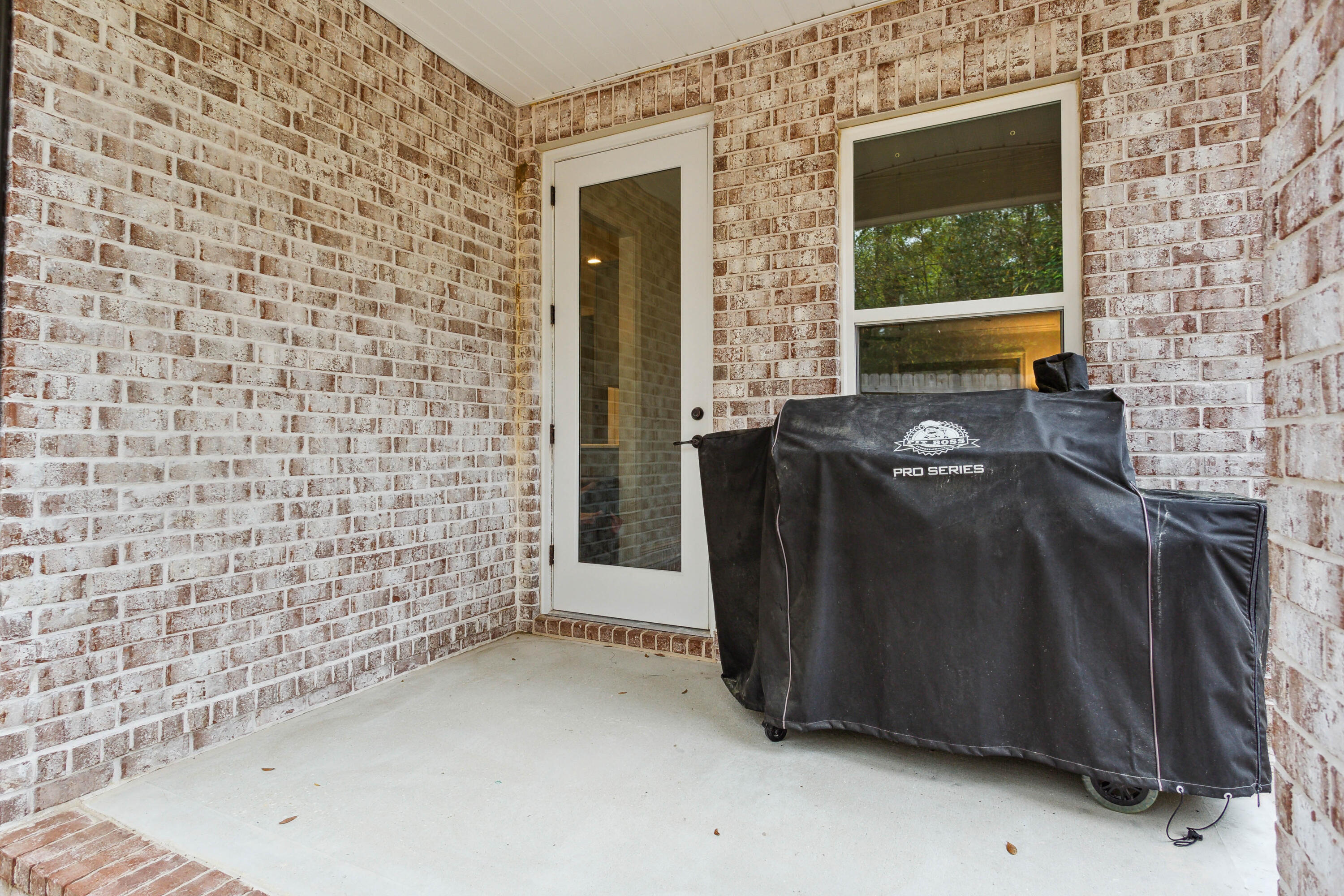 159 Laurel Oaks Drive Freeport, FL 32439 - Photo 32 of 34 a view of a fireplace in a room
