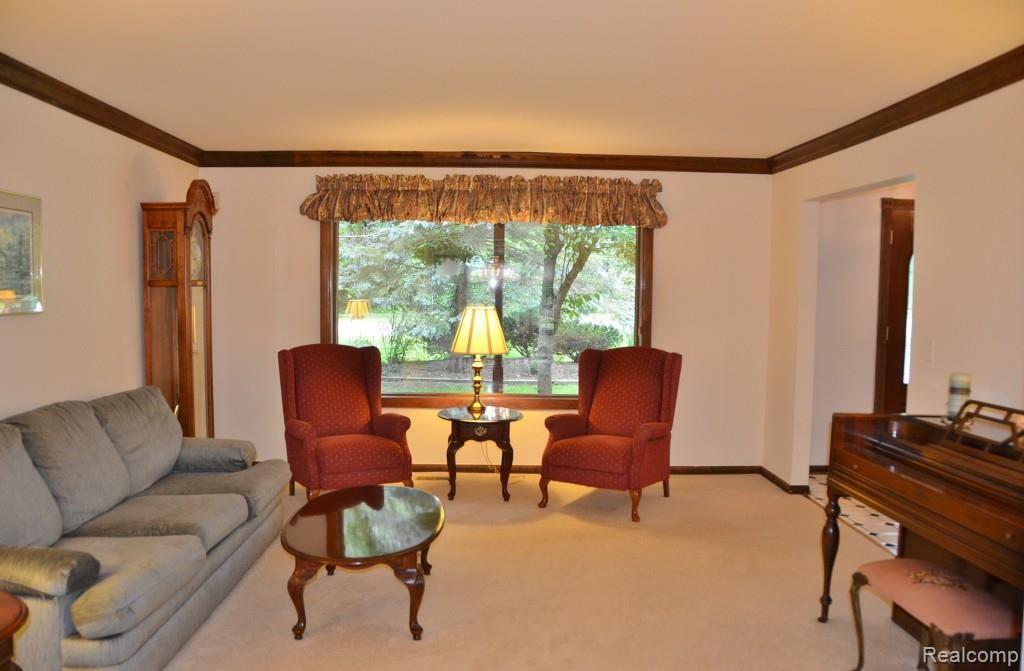 22101 Meridian Road Grosse Ile, MI 48138 - Photo 14 of 52 DSC_2099.jpg