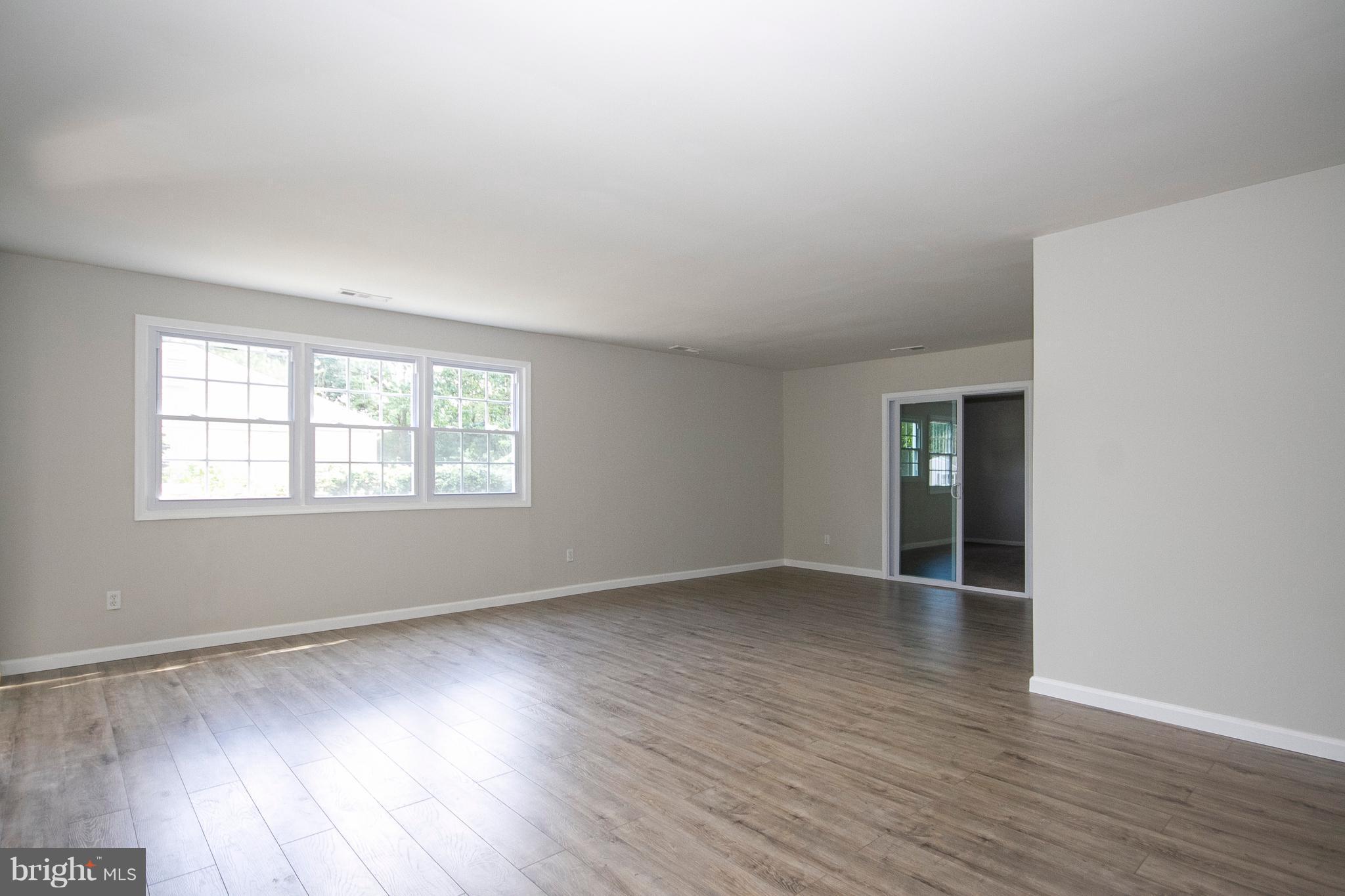7169 Fairbrook Road Baltimore, MD 21244 - Photo 3 of 24 Living Room