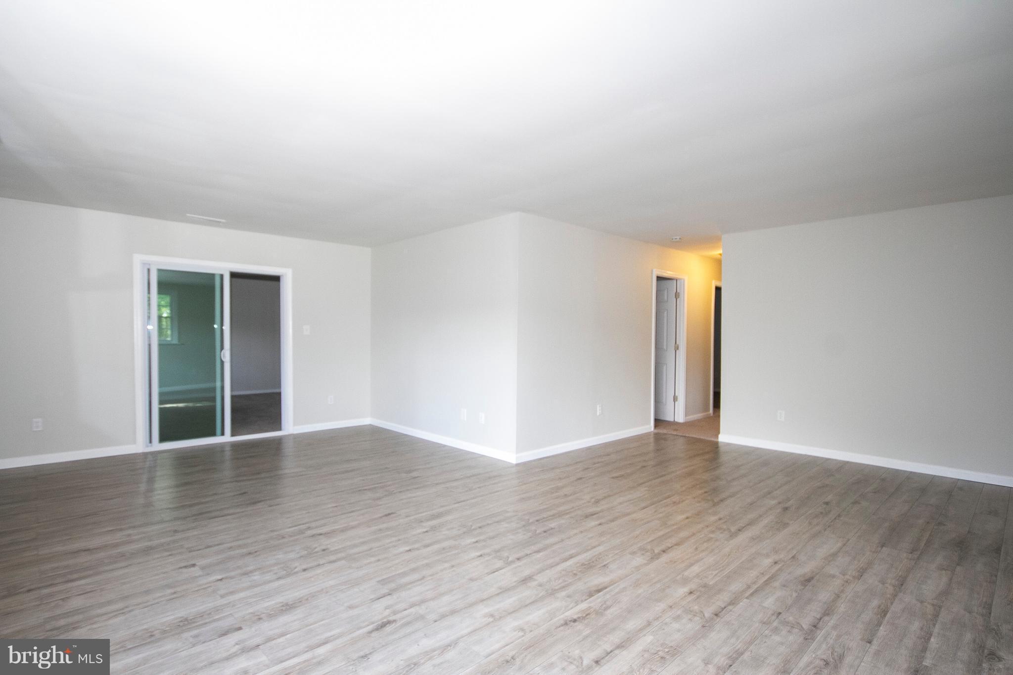 7169 Fairbrook Road Baltimore, MD 21244 - Photo 4 of 24 Living Room