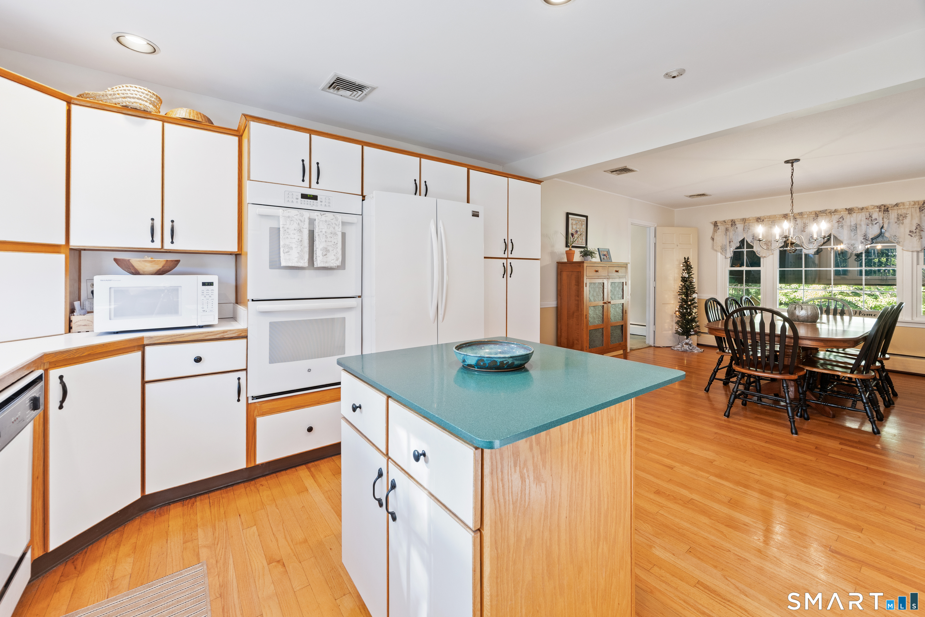 98 Merwin Circle Cheshire, CT 06410 - Photo 5 of 40 Kitchen