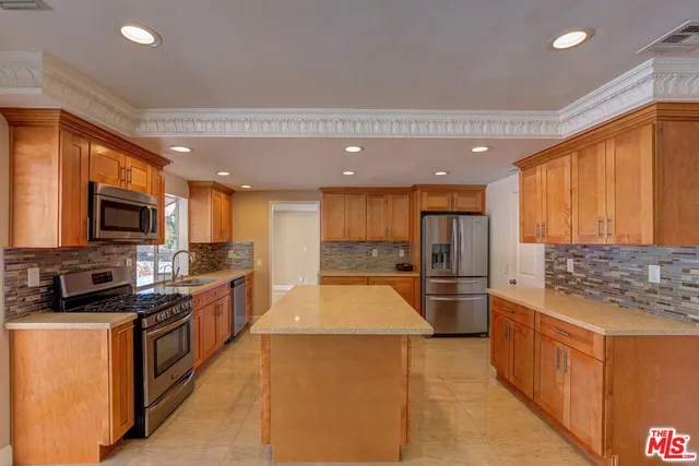 $9,500 | 4041 Alonzo Avenue, Encino, CA 91316