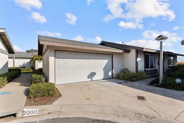 $679,000 | 20002 Wrightwood Court, Unit 31, Yorba Linda, CA 92886