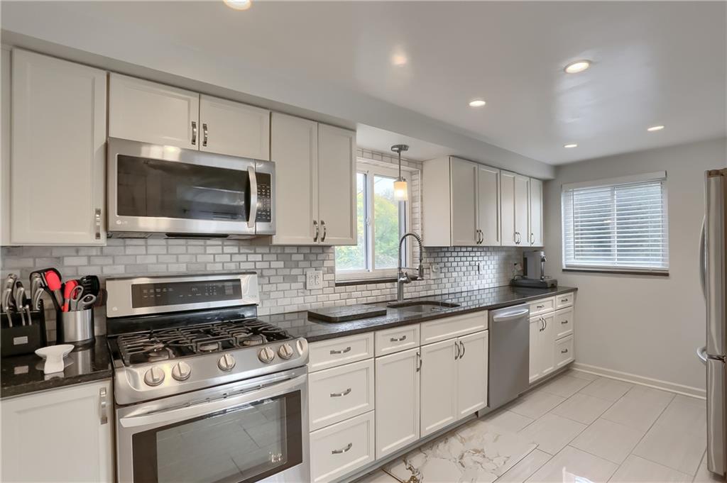 22 Robinhood Road Pittsburgh, PA 15220 - Photo 14 of 34 Gallery Image 14