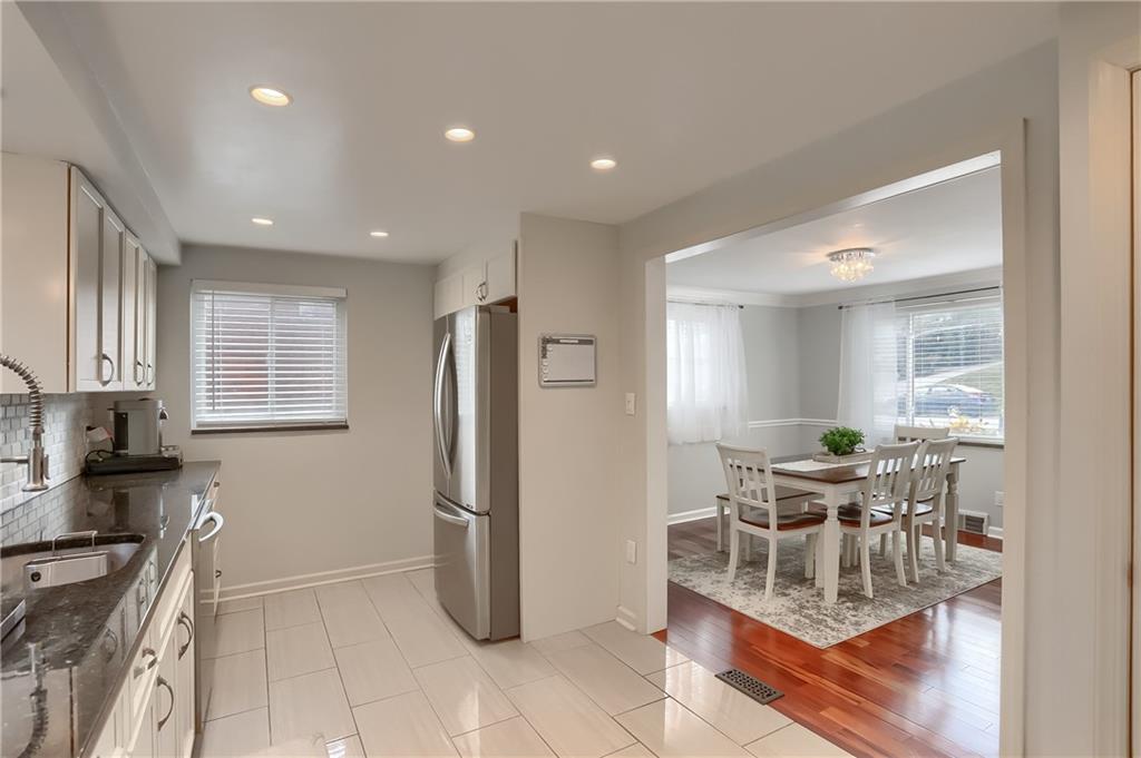 22 Robinhood Road Pittsburgh, PA 15220 - Photo 16 of 34 Gallery Image 16
