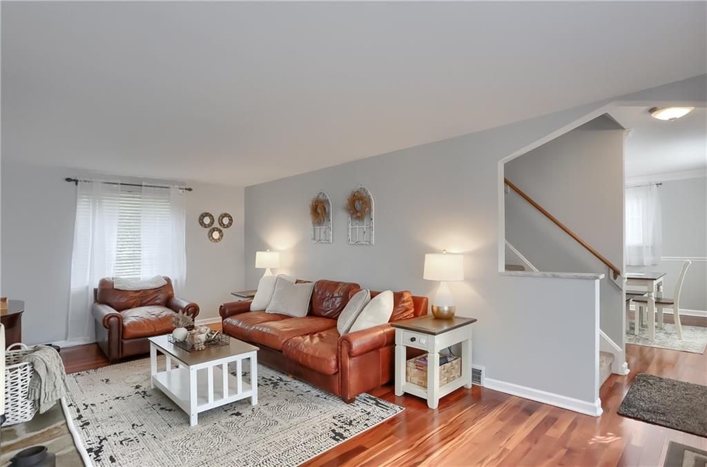 22 Robinhood Road Pittsburgh, PA 15220 - Photo 8 of 34 Gallery Image 8