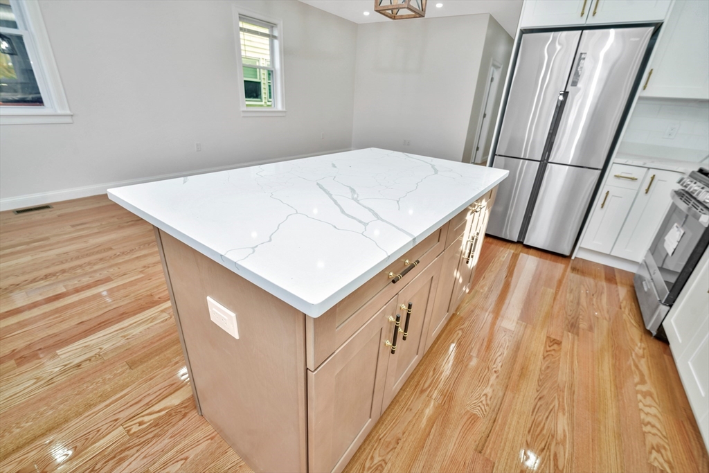 30 Hiawatha Road Boston, MA 02126 - Photo 4 of 39