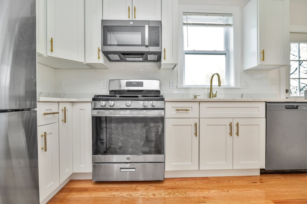 30 Hiawatha Road Boston, MA 02126 - Photo 5 of 39