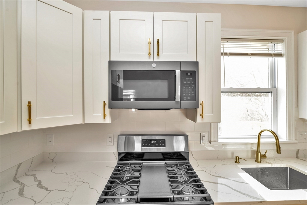 30 Hiawatha Road Boston, MA 02126 - Photo 6 of 39