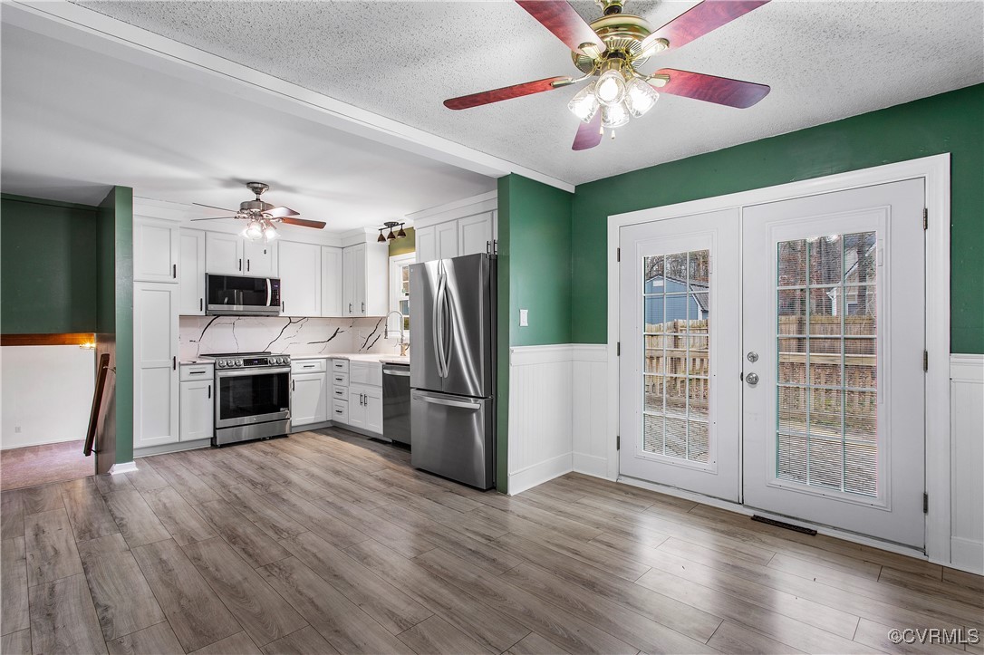 1325 Unison Drive Midlothian, VA 23113 - Photo 10 of 32 a view of a livingroom with a kitchen