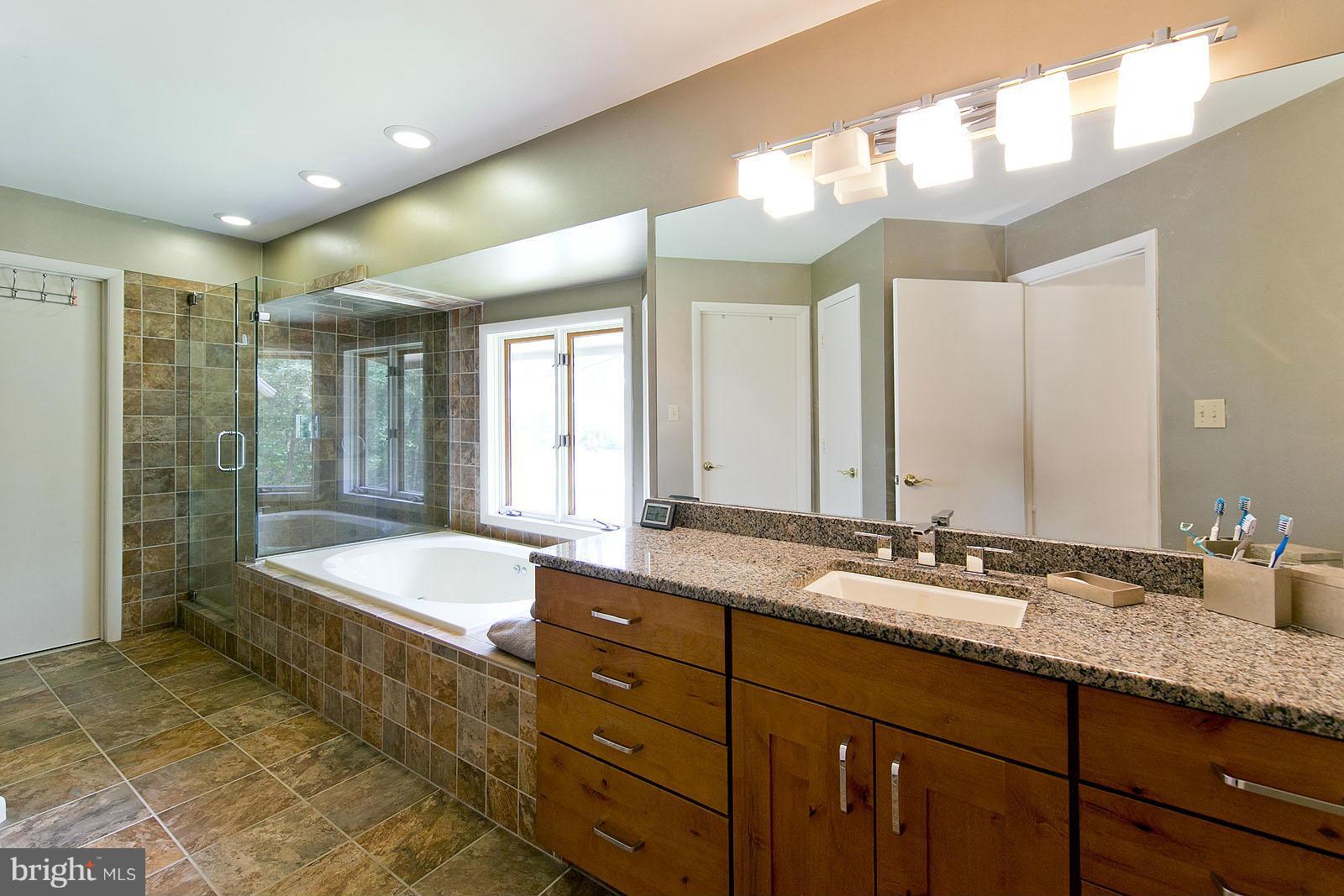 335 Hunting Road Winchester, VA 22603 - Photo 14 of 30 Bath (Master)