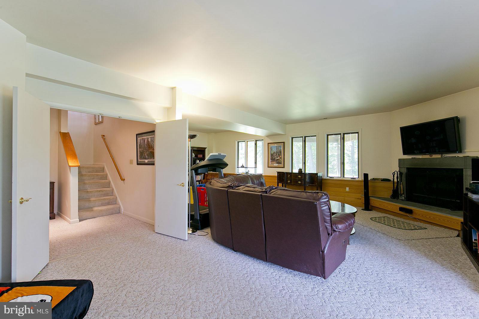 335 Hunting Road Winchester, VA 22603 - Photo 17 of 30 Family Room