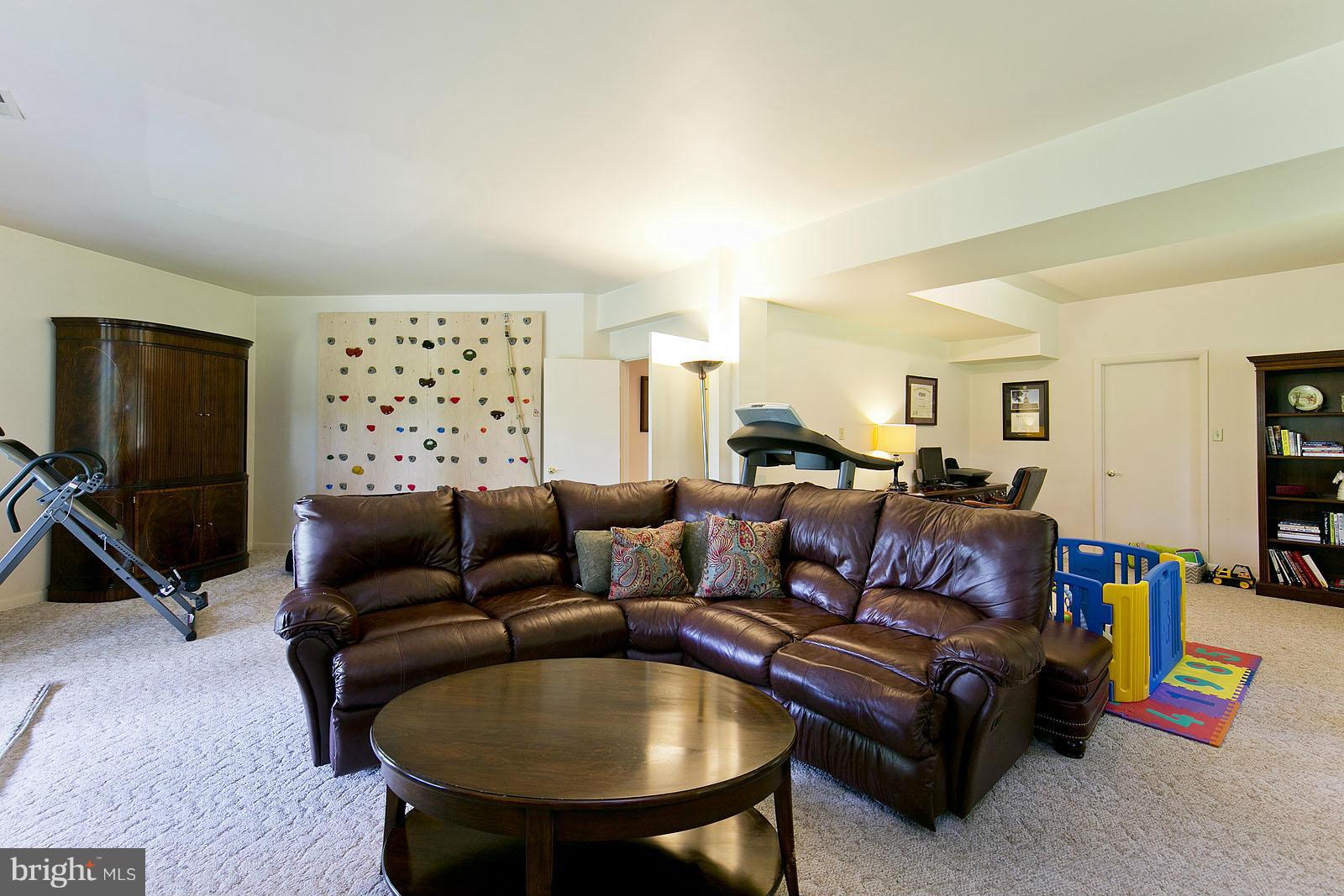 335 Hunting Road Winchester, VA 22603 - Photo 18 of 30 Family Room