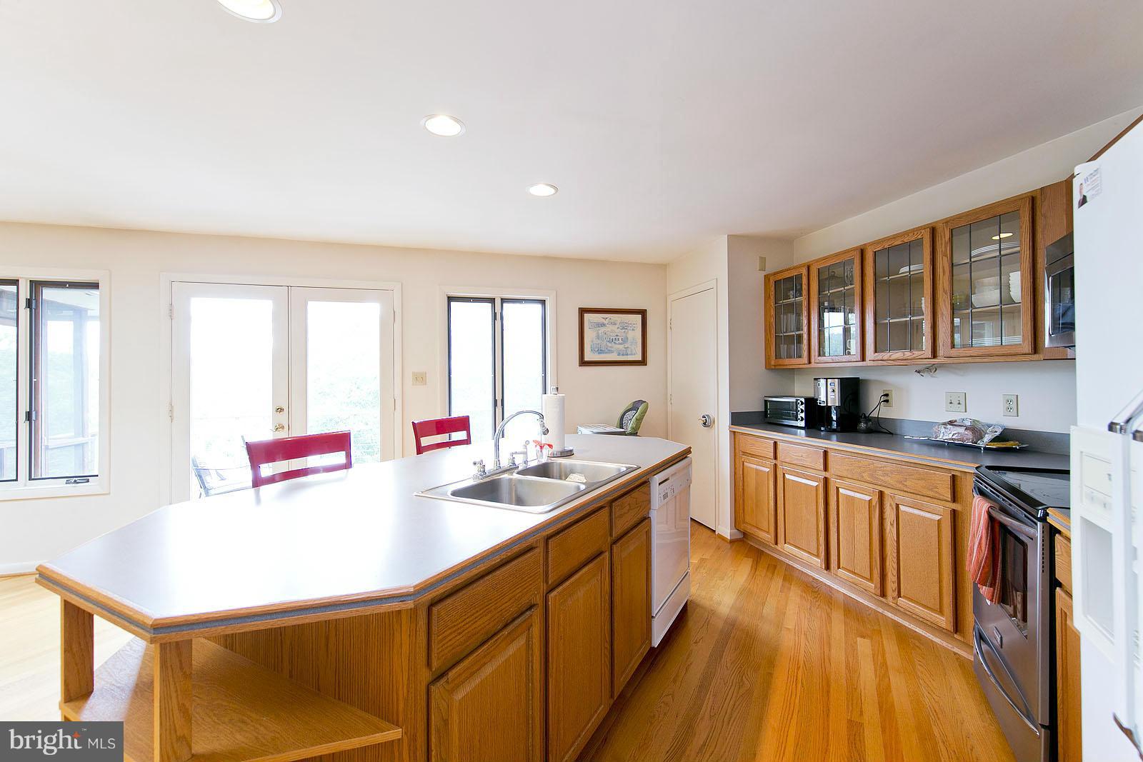 335 Hunting Road Winchester, VA 22603 - Photo 8 of 30 Kitchen