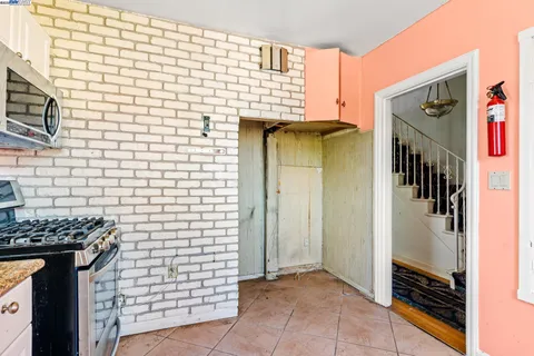 a view of utility room