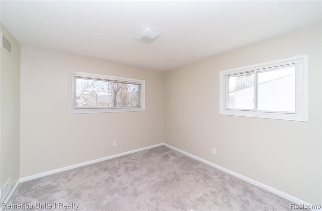 945 North Commerce Road Commerce Township, MI 48382 - Photo 23 of 59