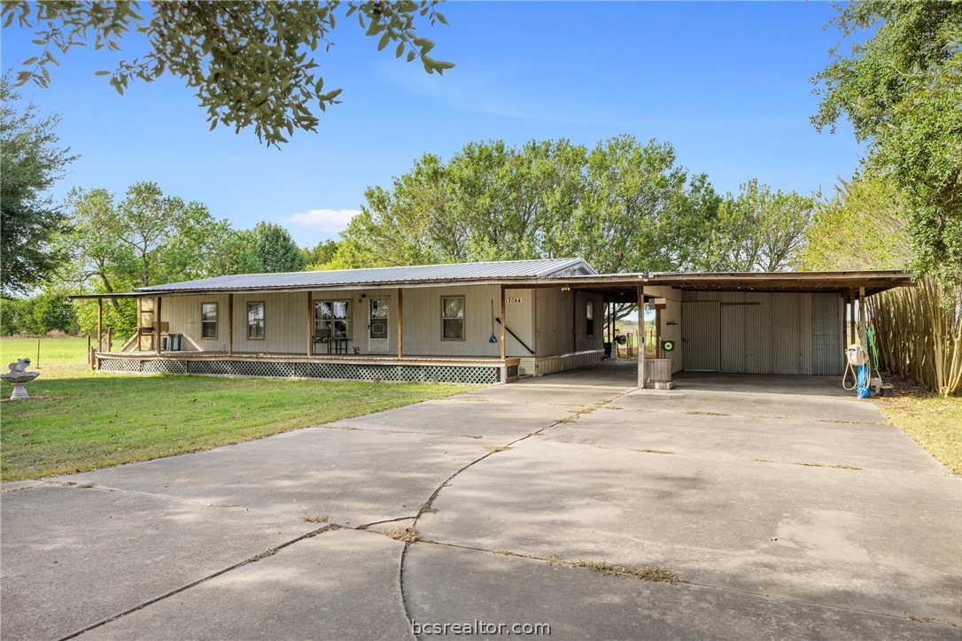 12044 Fm 2155 Somerville, TX 77879 - Photo 4 of 16 front view of a house with a patio