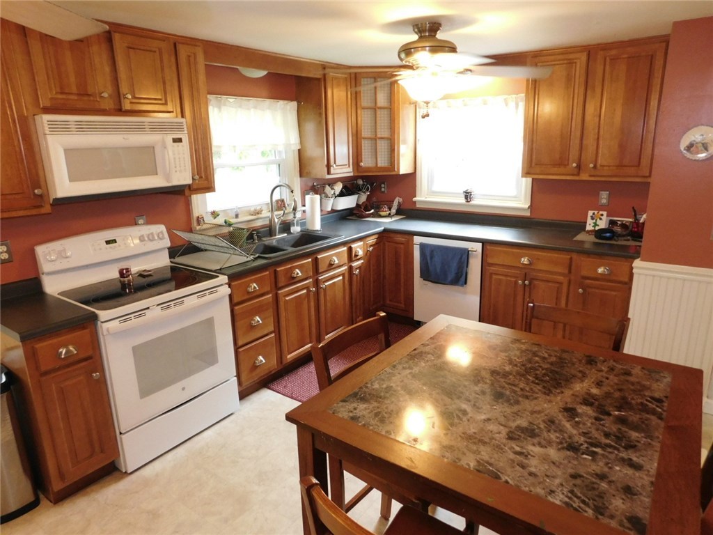 96 Benjamin Street Pawtucket, RI 02861 - Photo 4 of 16 Gallery Image 4
