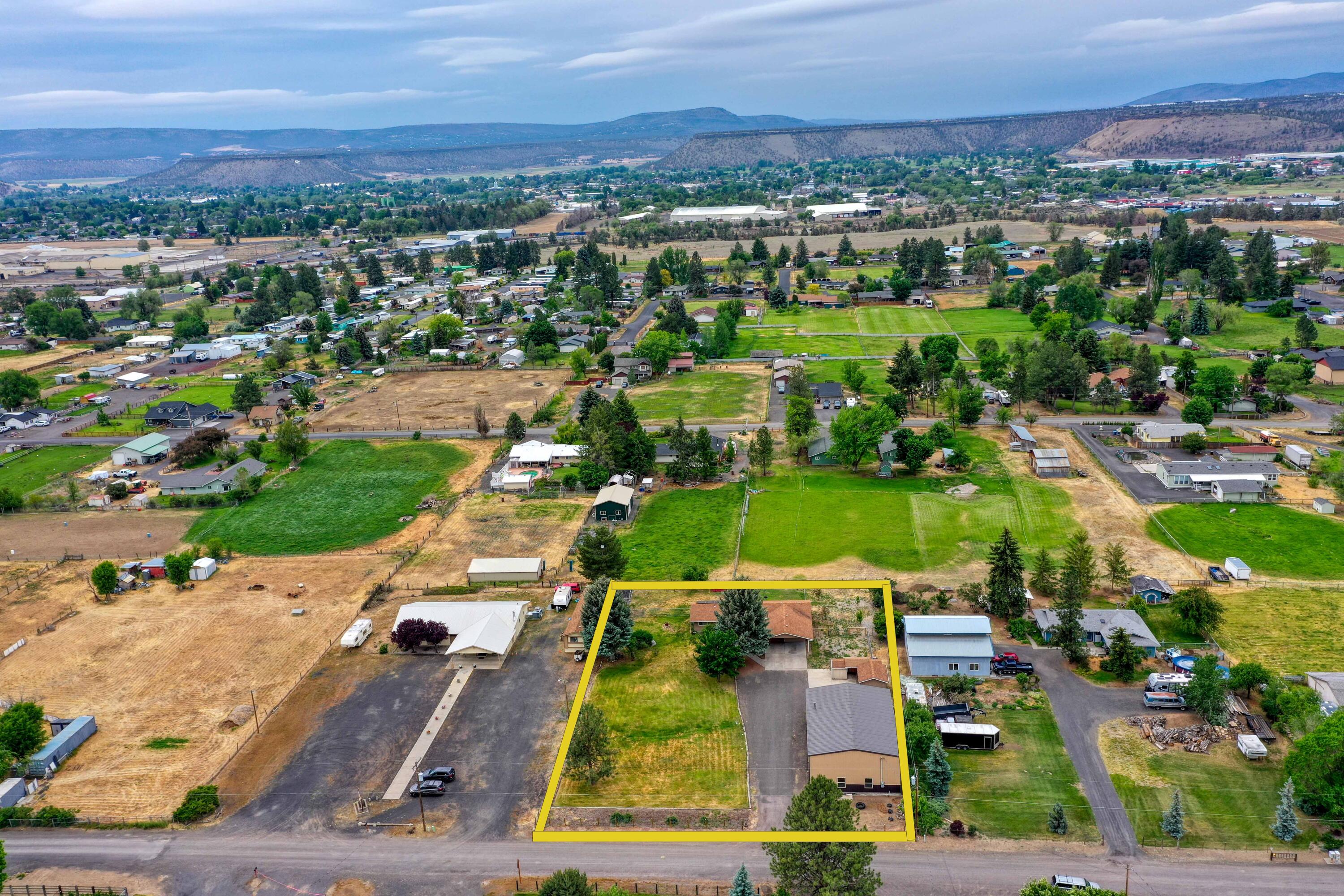 566 Northwest Mc Donald Road Prineville, OR 97754 - Photo 22 of 41 an aerial view of a city