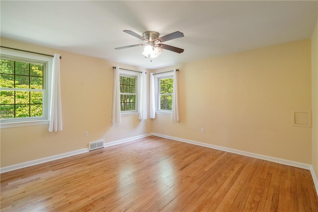 212 Field Club Road Pittsburgh, PA 15238 - Photo 16 of 27 Gallery Image 16