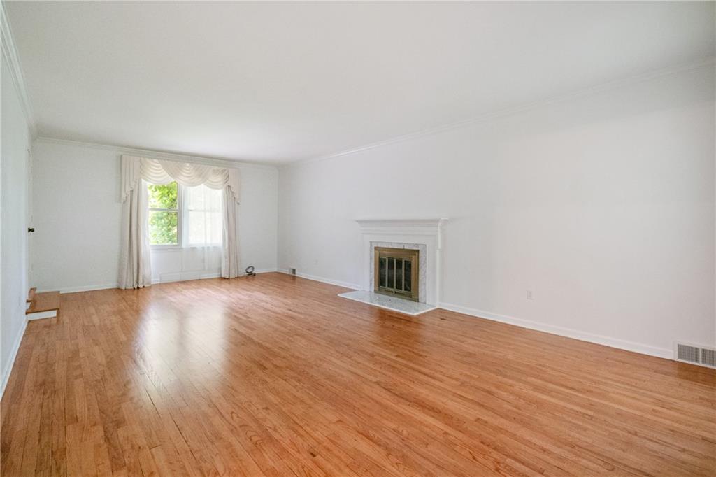 212 Field Club Road Pittsburgh, PA 15238 - Photo 4 of 27 Gallery Image 4