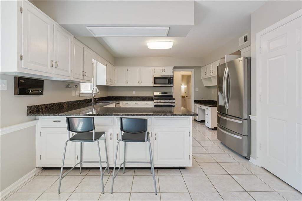 212 Field Club Road Pittsburgh, PA 15238 - Photo 7 of 27 Gallery Image 7