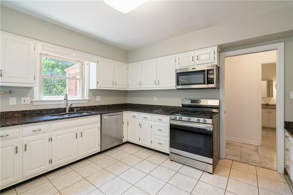212 Field Club Road Pittsburgh, PA 15238 - Photo 8 of 27 Gallery Image 8
