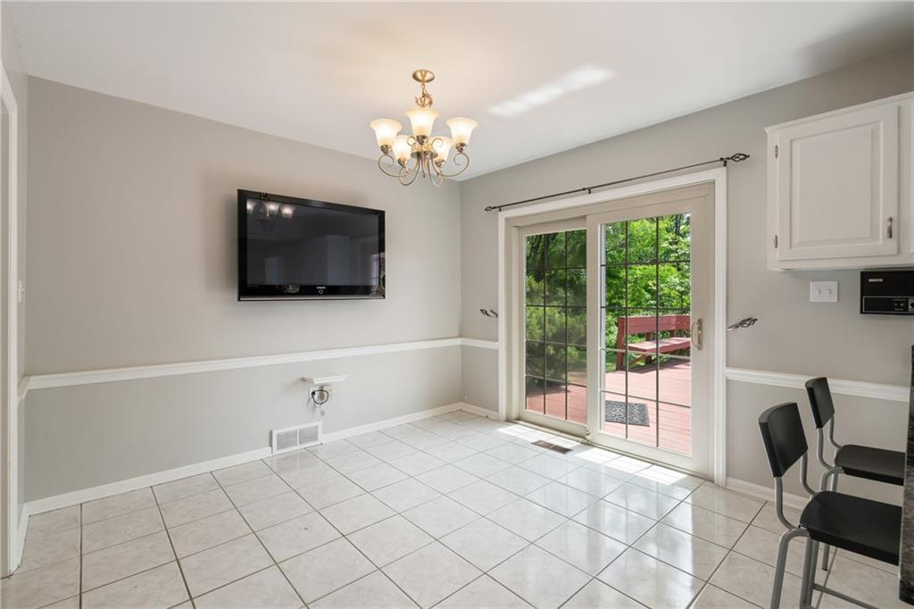 212 Field Club Road Pittsburgh, PA 15238 - Photo 9 of 27 Gallery Image 9